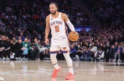 开云体育在线-纽约举行足球比赛，湖人表现惊险