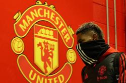 开云平台-曼联主场大胜，强势表现扭转颓势