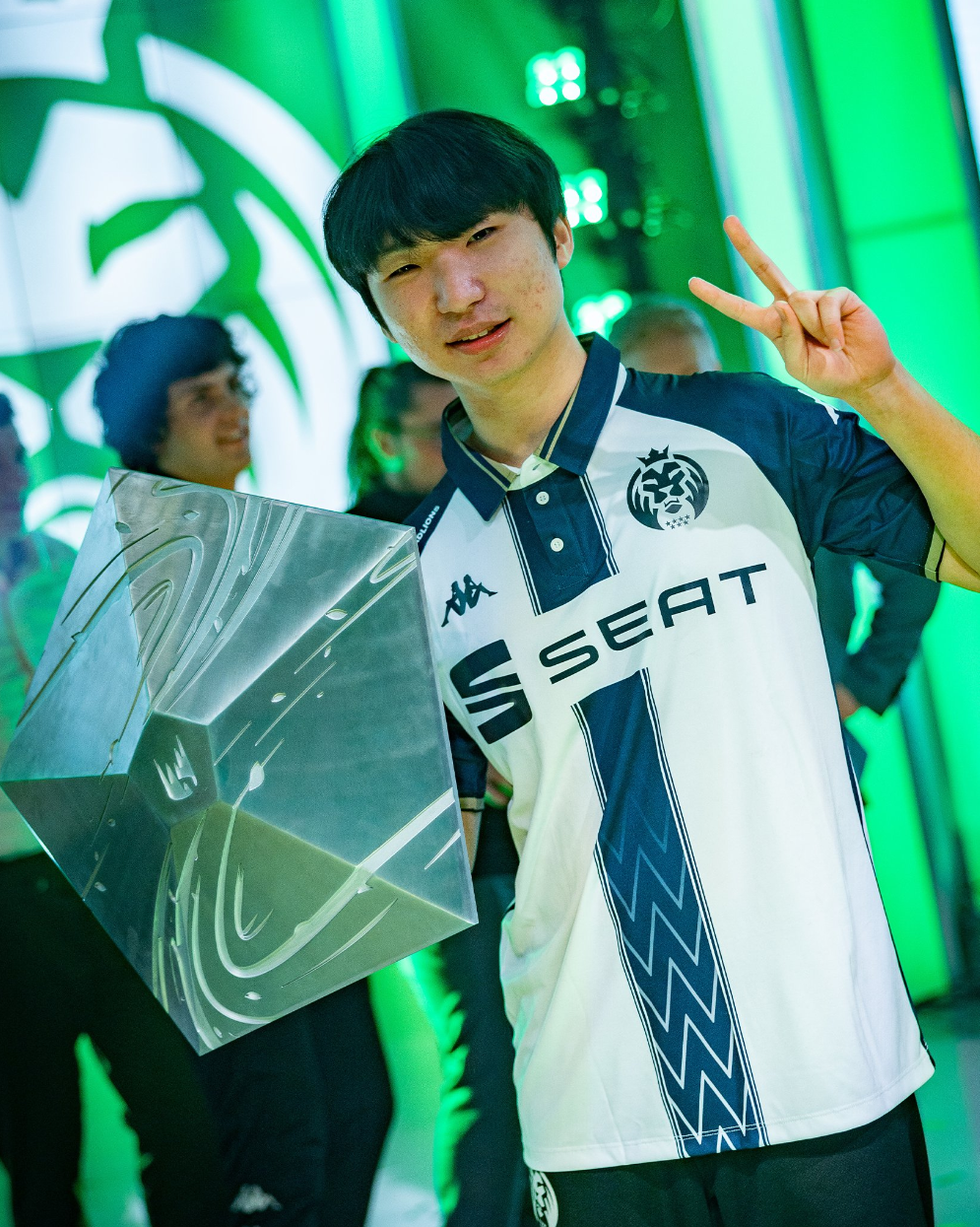 DK轻取MAD，Faker操刀奇招英雄翻盘八强赛3:1（广州）