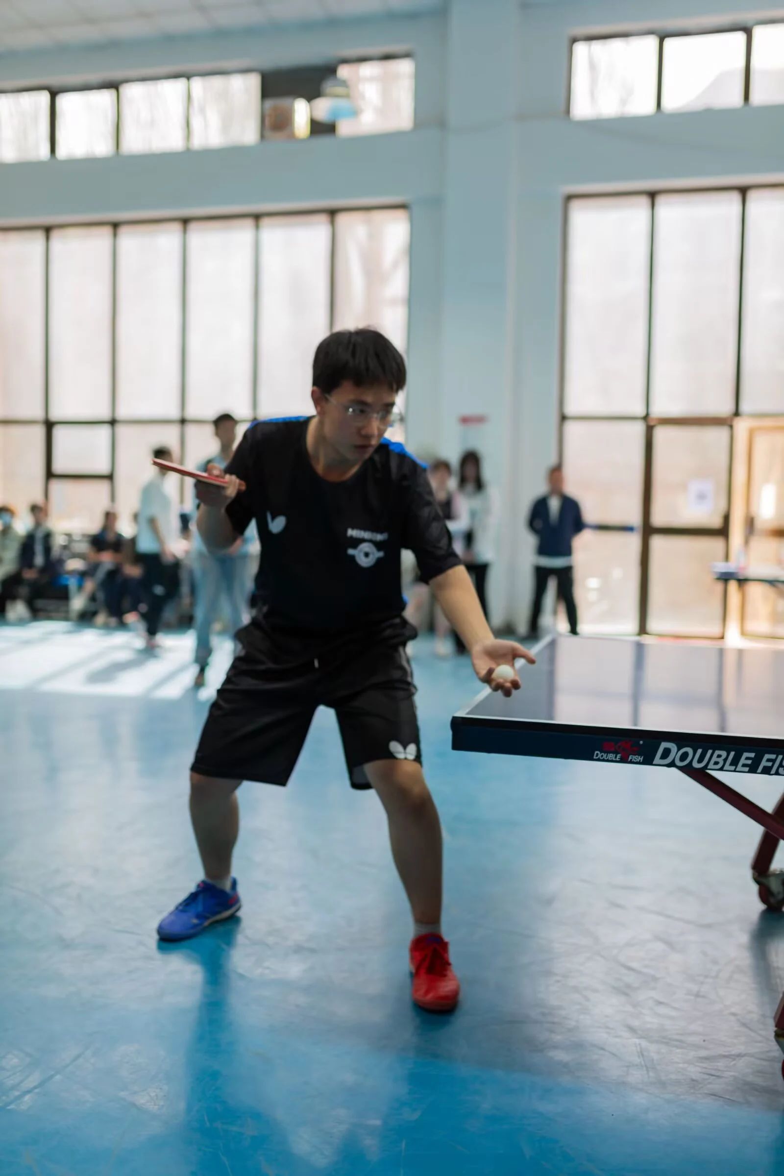 包含英国乒乓球队逆转比利时乒乓球队，马龙关键制胜的词条